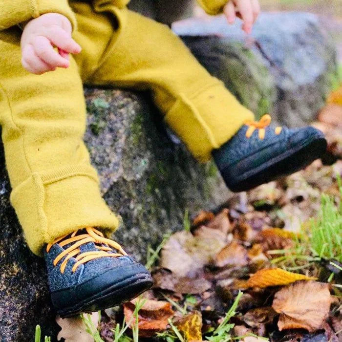 Lieblinge ökologische Lauflernschuhe schadstofffrei FILZBOOTIES für Laufstarter #farbe_schwarz