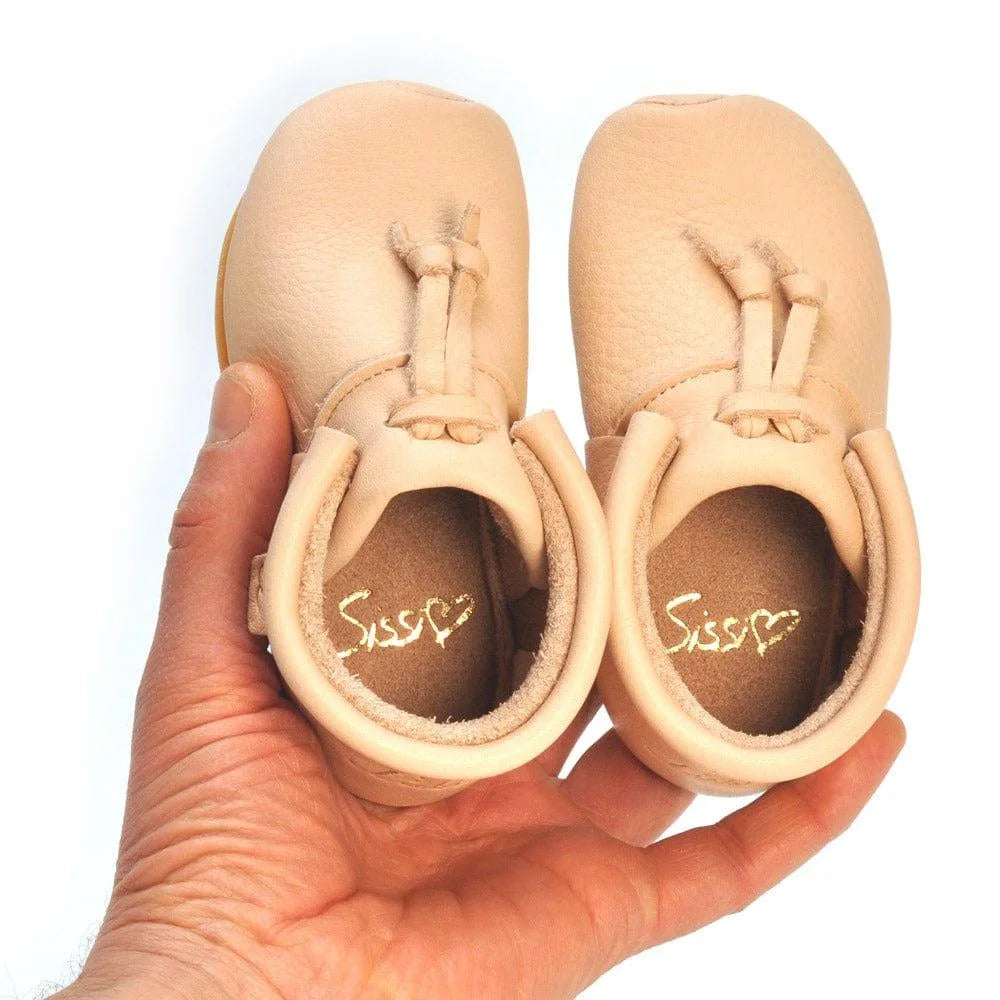 Sissi Rasche X Lieblinge® | Limited Edition Barfuß Lauflernschuh natur innen Sissi Logo gold
