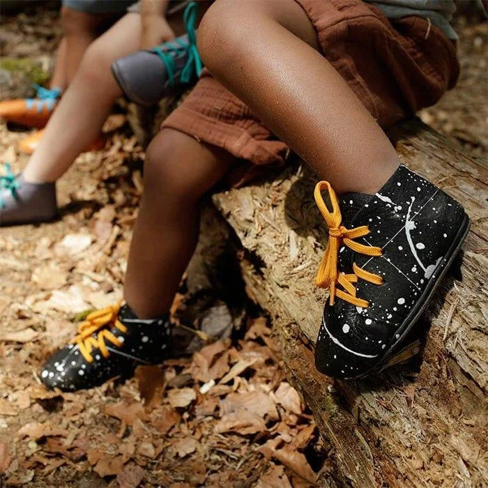 Lieblinge ökologische Kinderbarfußschuhe schadstofffrei DESERTBOOTS für Läufer s-w mood #farbe_schwarz-weiss