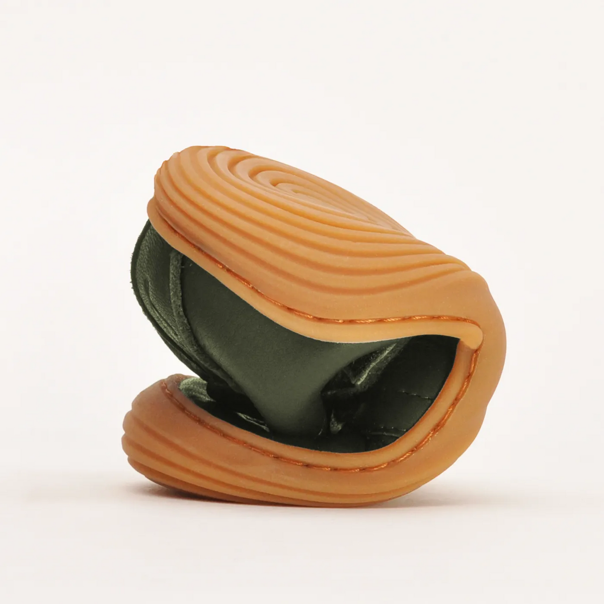 NOVO Barfußschuh fördert Kinderfüße in ihrer gesunden Entwicklung. Die ultra softe Naturkautschuksohle ist schadstoff-zertifiziert & Made in Germany. Das weiche terracare® Leder ist schadstoffgeprüft und wasserfest. 100% Made in Germany #farbe_khaki