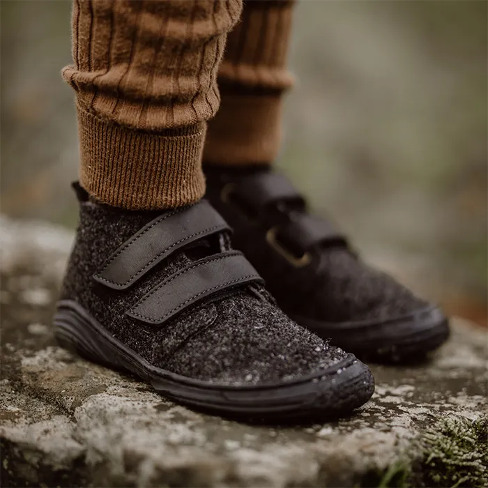 NOVO Barfußschuh für Kinder von Lieblinge® – ergonomische Schuhe für gesunde Fußentwicklung für die kalte Jahreszeit. Warm, wasserabweisend, toxic-free #farbe:schwarz
