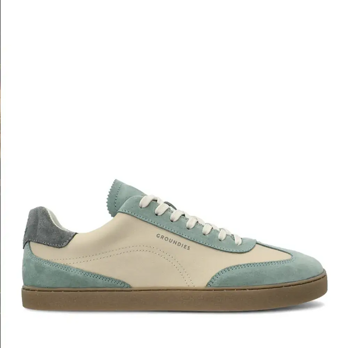 Lieblinge Barfußschuhe für Erwachsene. Groundies Barfuß Sneaker rin der Farbe sage - beige. Wunderschöne Silhouette zeitgeistiges Design mit tollem style. Seitenansicht. Handmade in Portugal.
