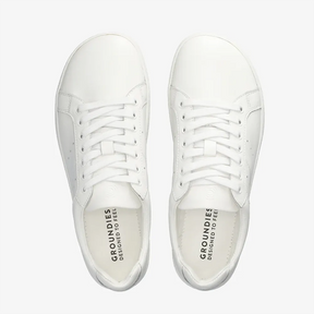 Lieblinge Barfußschuh für Erwachsene in Berlin. Barfußschuh-Werkstatt und Store in Berlin. Stylisher Barfuß Sneaker in weißem Leder. Modische Silhouette zu jedem Anlass von lässig bis business dress code
