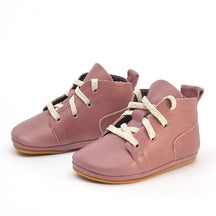 Lieblinge-oekologischer-Minimalschuh-Desertboots-Paar-altrosa #farbe_altrosa