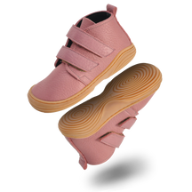 NOVO by Lieblinge ist die Innovation 2026 für Kinderbarfußschuhe. DIe einzigartige ultra-flexible Minilasohle ist aus bio-zertifiziertem Naturkautschuk. Das supersofte terracare® Leder ist schadstoffgeprüft und wasserfest. 100% Made in Germany #farbe_altrosa
