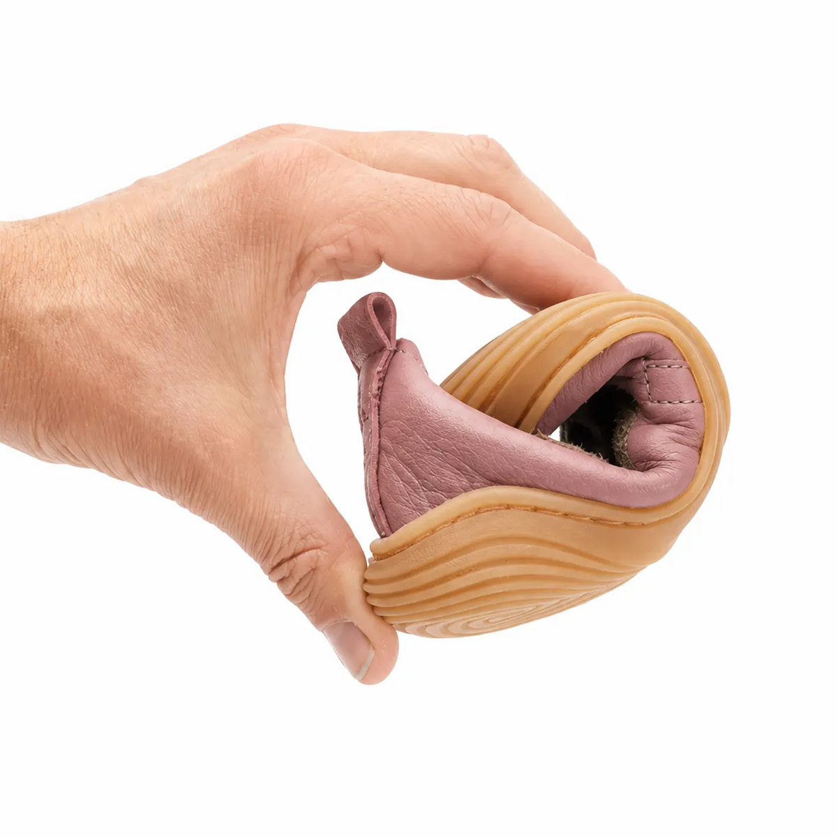 NOVO by Lieblinge ist die Innovation 2026 für Kinderbarfußschuhe. Einzigartige, ultra-flexible Minimalsohle aus bio-zertifiziertem Naturkautschuk. Das supersofte terracare® Leder ist schadstoffgeprüft und wasserfest. 100% Made in Germany #farbe_glitzer